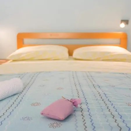 8219b Appartamento Pašman