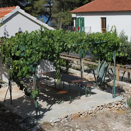 8219b *